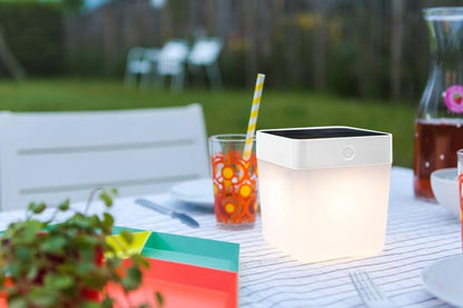 Lampe de table LED solaire et portable TABLE CUBE blanche ou grise avec variateur tactile 3000k - LUTEC